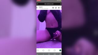 Liasamurai Using Vibrator On Her Pussy Lips Onlyfans