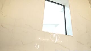 Amouranth Pleasures Herself In A Foamy Hot Tub
