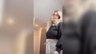 Ellerayxo Bounces On A Hard Cock After Deepthroating